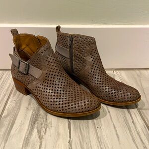 Lucky perforated ankle booties with buckle 7.5